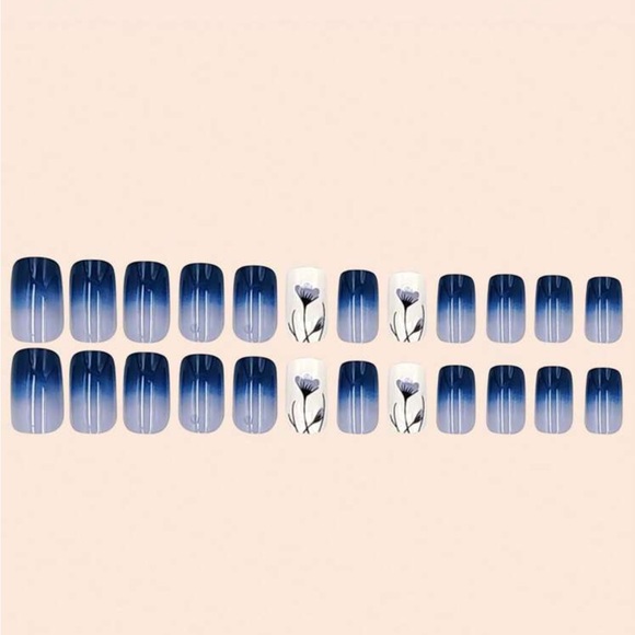 Blue/White Floral Press On Nail Set NEW 🏷️ - Picture 2 of 5